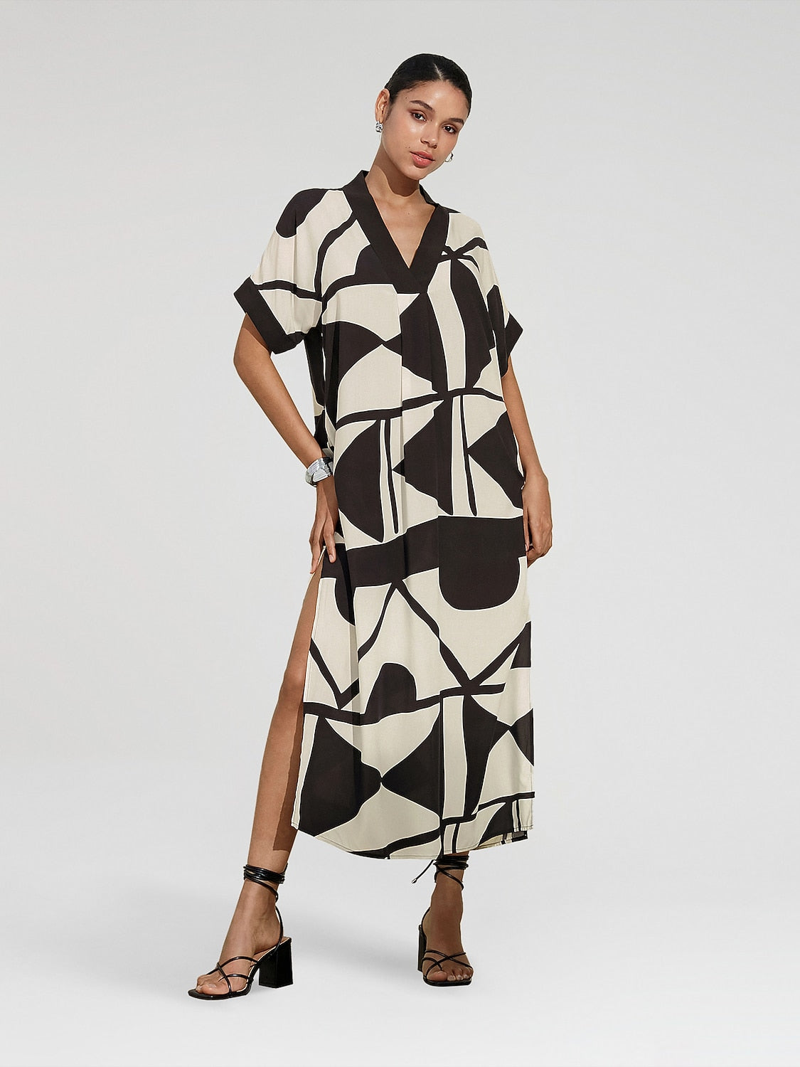 Short Black and White Geometrical Loose Fit Double Slit