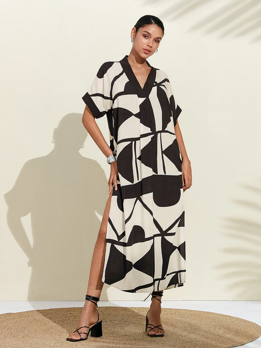 Short Black and White Geometrical Loose Fit Double Slit