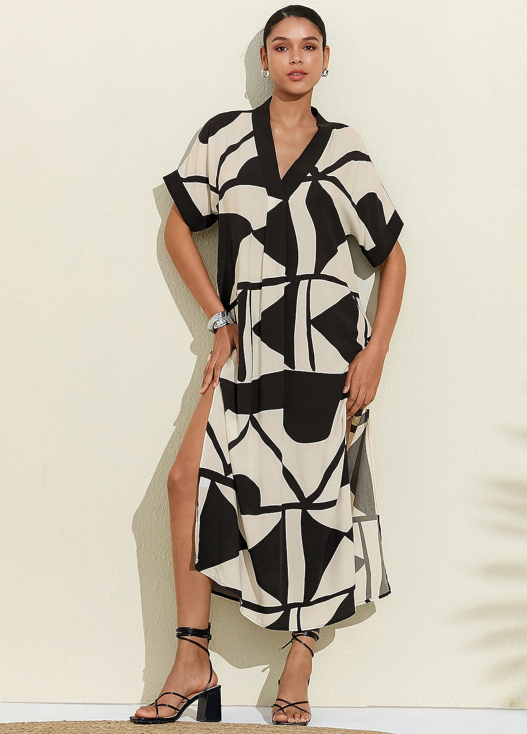 Short Black and White Geometrical Loose Fit Double Slit