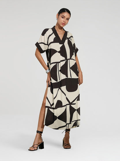 Short Black and White Geometrical Loose Fit Double Slit