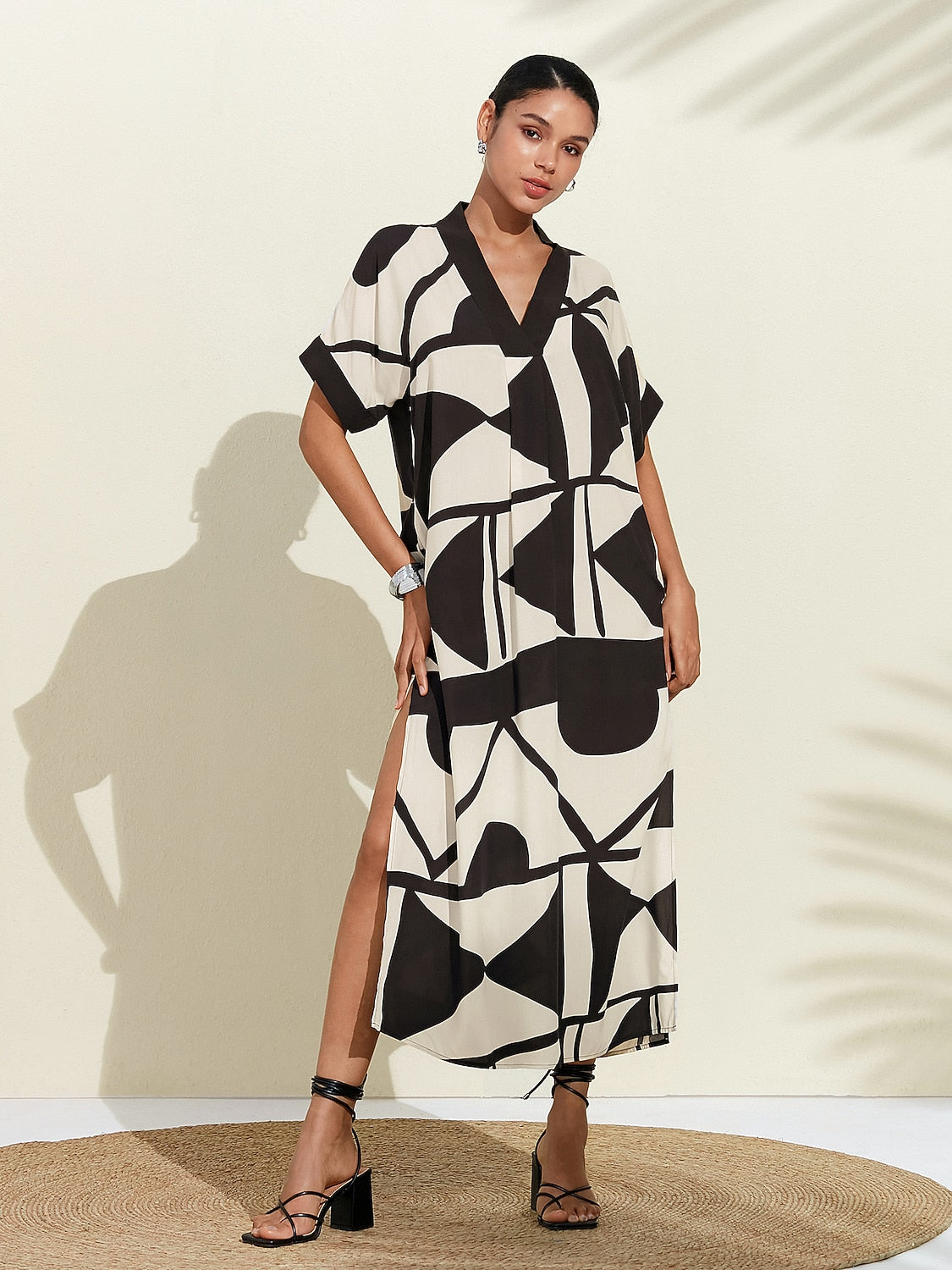 Short Black and White Geometrical Loose Fit Double Slit