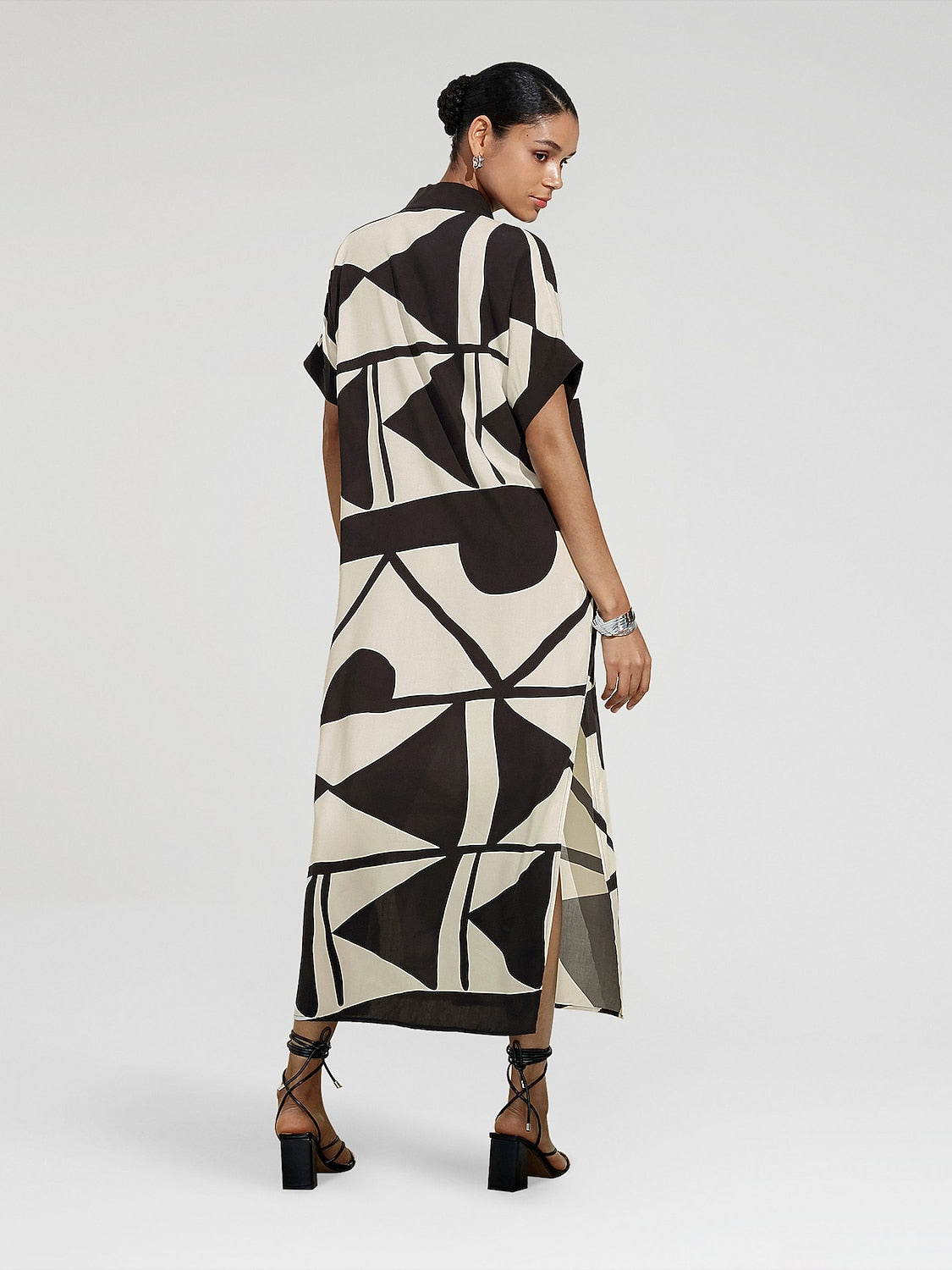 Short Black and White Geometrical Loose Fit Double Slit