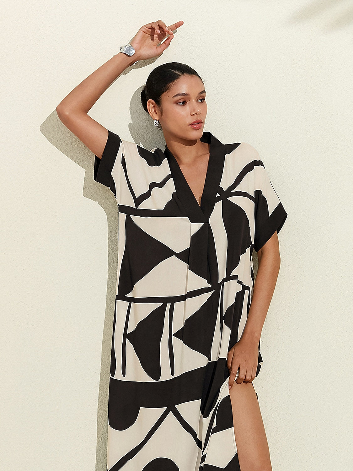 Short Black and White Geometrical Loose Fit Double Slit