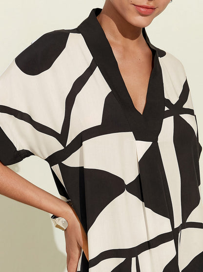 Short Black and White Geometrical Loose Fit Double Slit