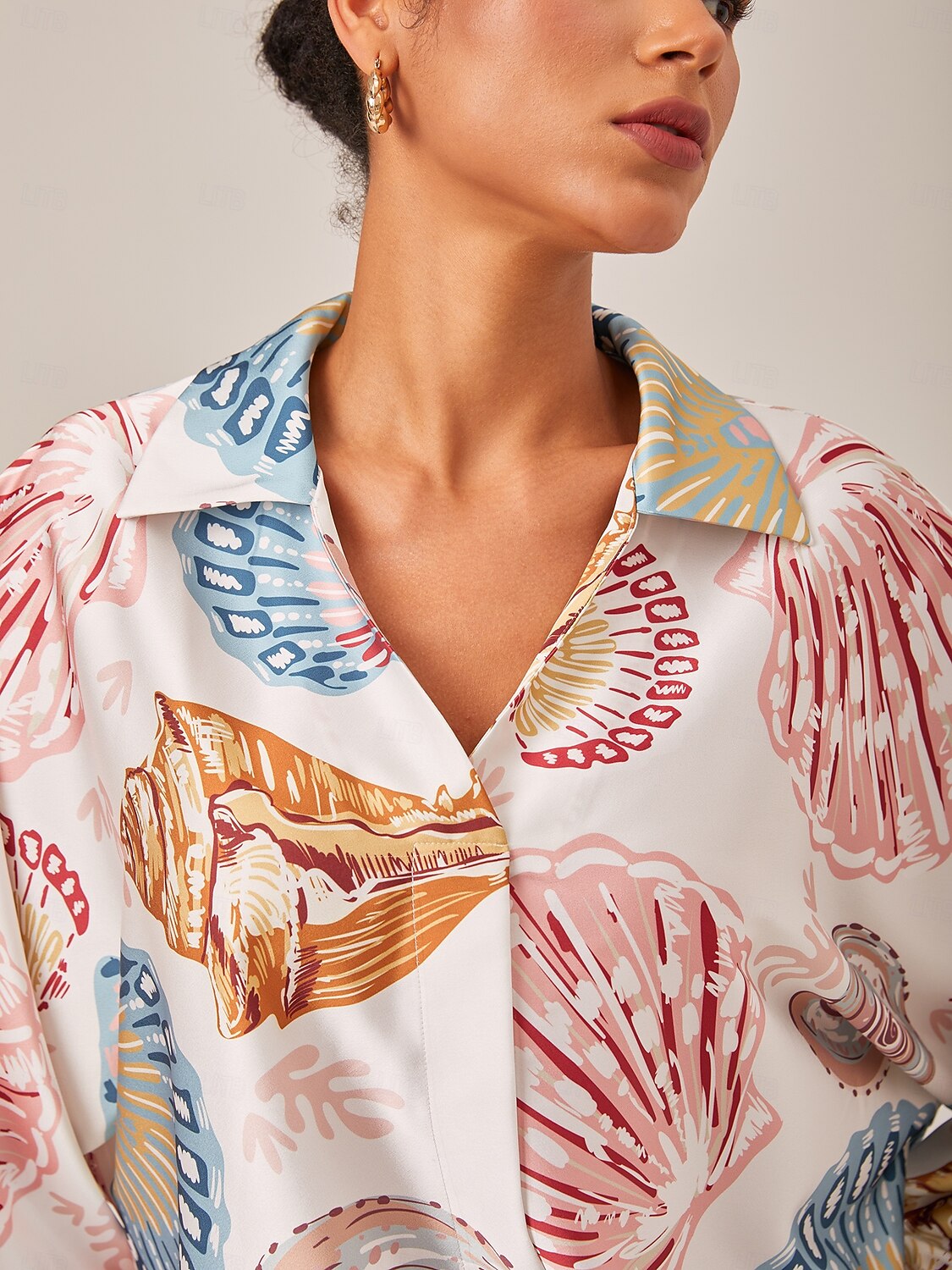 Shell Print Relaxed Fit Overhead V-Neck Blouse